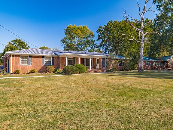 2nd image of 1201 Woodcrest Dr