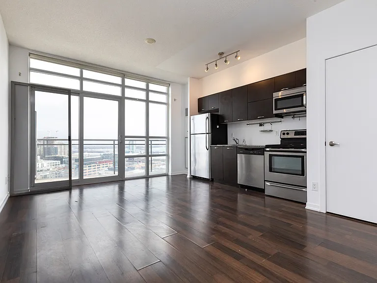 38 Joe Shuster Way — Photo 25