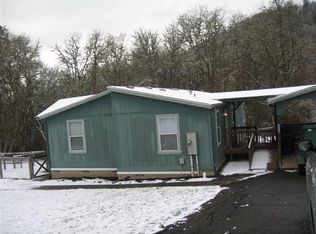 1176 NE Rifle Range St, Roseburg, OR 97470