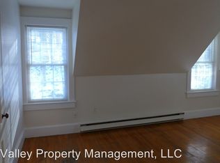 17 Lowell St APT 3, Windsor, VT 05089