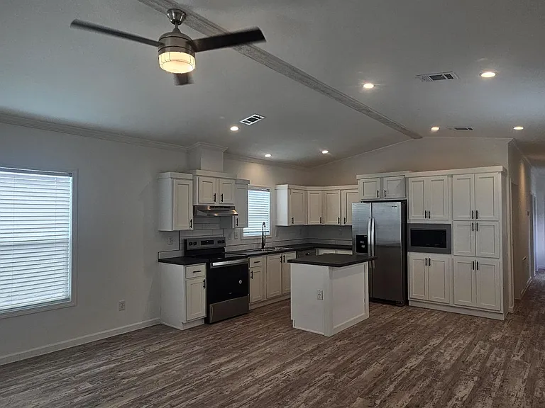 Dwelling at New Braunfels — Photo 66