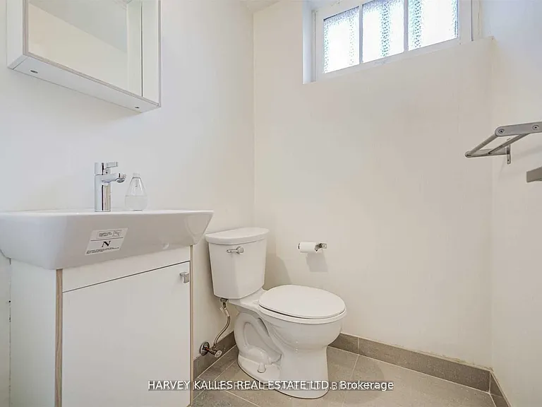 209 Lytton Blvd — Photo 18