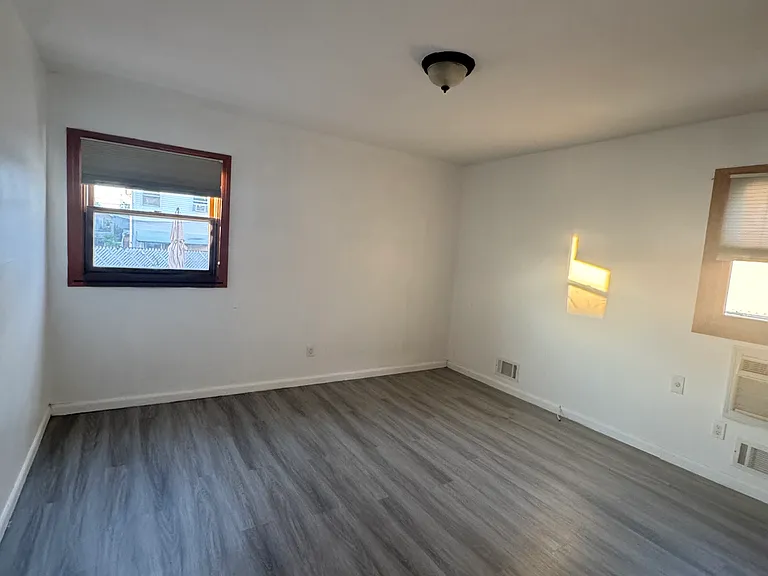 27 Laredo Ave #1F — Photo 8