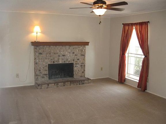 3rd image of 1001 Melissa Ln