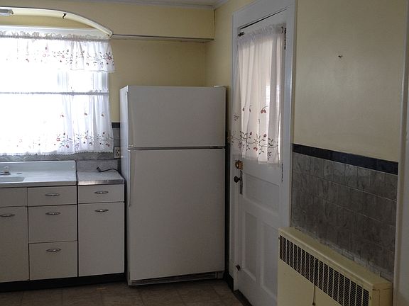 Sunroom door into Kitchen