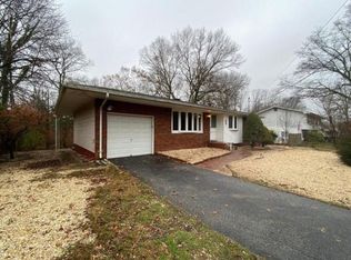 82 Green Dr, Toms River, NJ