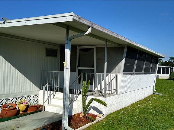 3rd image of 2742 Breezewood Dr