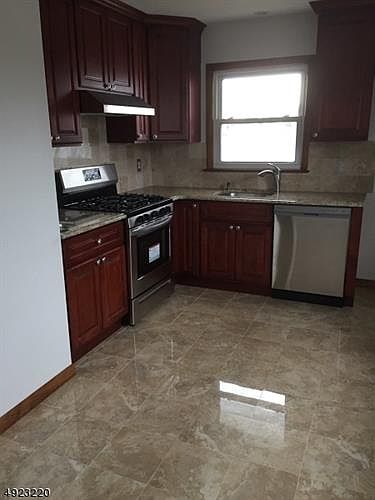 2nd image of 10 Pond St
