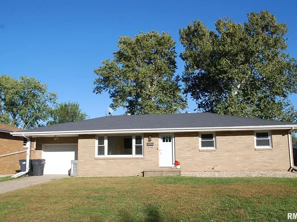 1512 S 7th St, Pekin, IL 61554