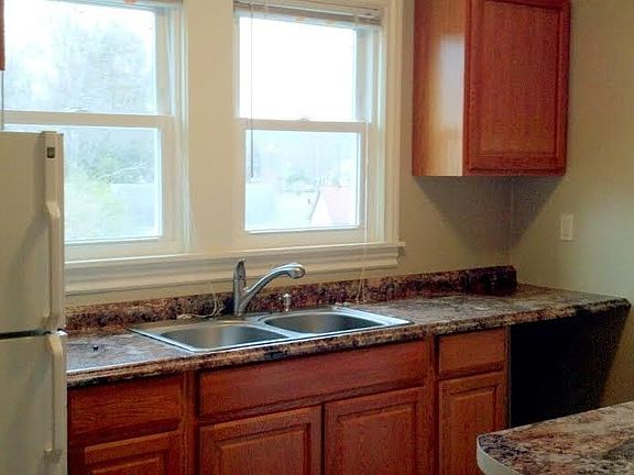 3rd image of 133 Lynnview Dr APT 3
