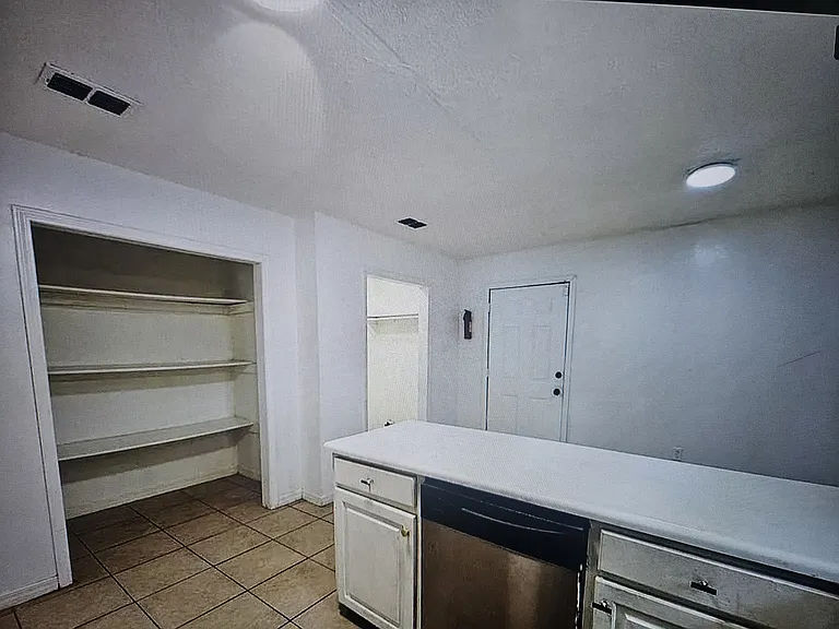 1204 Seneca St — Photo 7