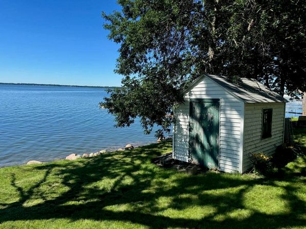 24641 McClelland Ln, Spirit Lake, IA 51360