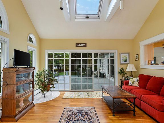 5th image of 557 Cotuit Bay Drive