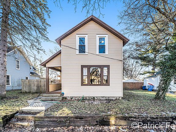 2nd image of 741 Sinclair Ave NE