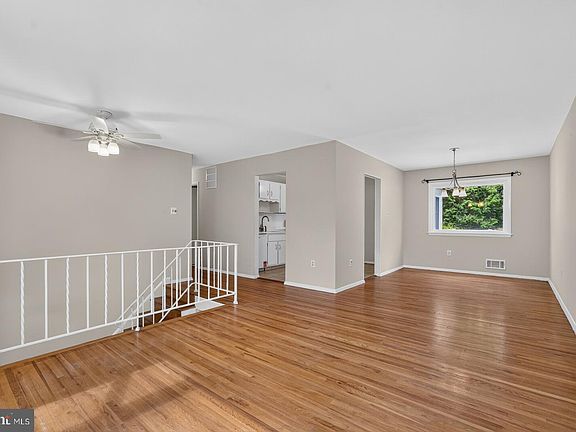 5th image of 204 Rolling Rd