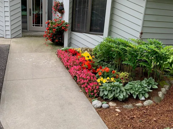 3440 Lakeside Dr N, Petoskey, MI 49770