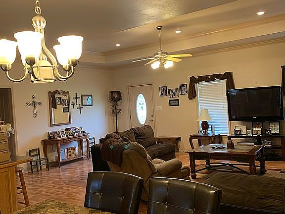 4th image of 10419 Oakwood Ln