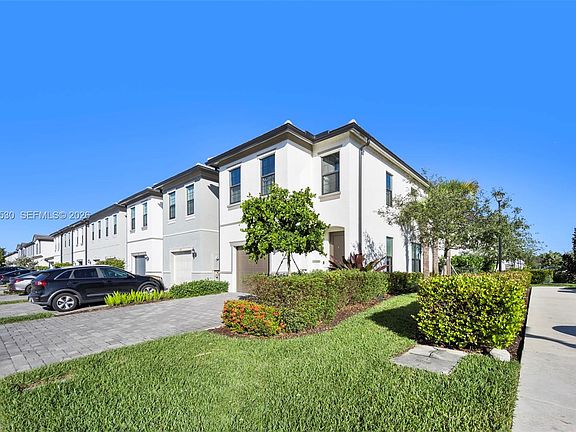 2nd image of 2121 Appleton Cir S