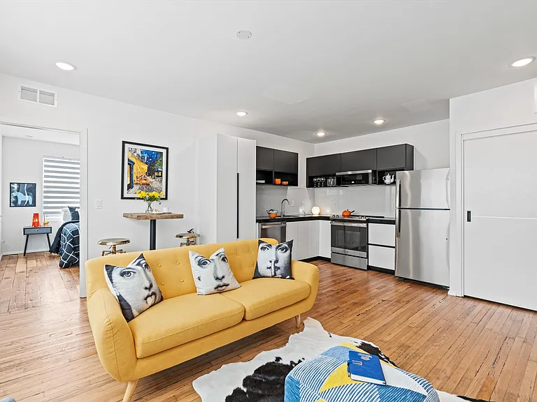 1504 Perry St #207 — Photo 1