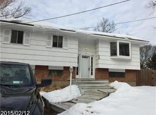 68 Sandy Hollow Dr, Smithtown, NY