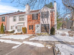 8 Poplar Cir, Peekskill, NY 10566