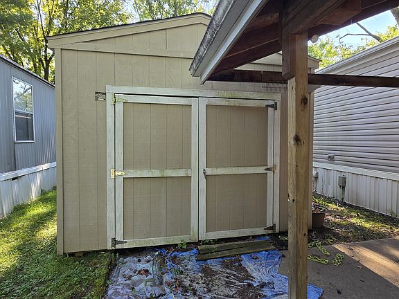 3rd image of 48 Golden Ash Ln