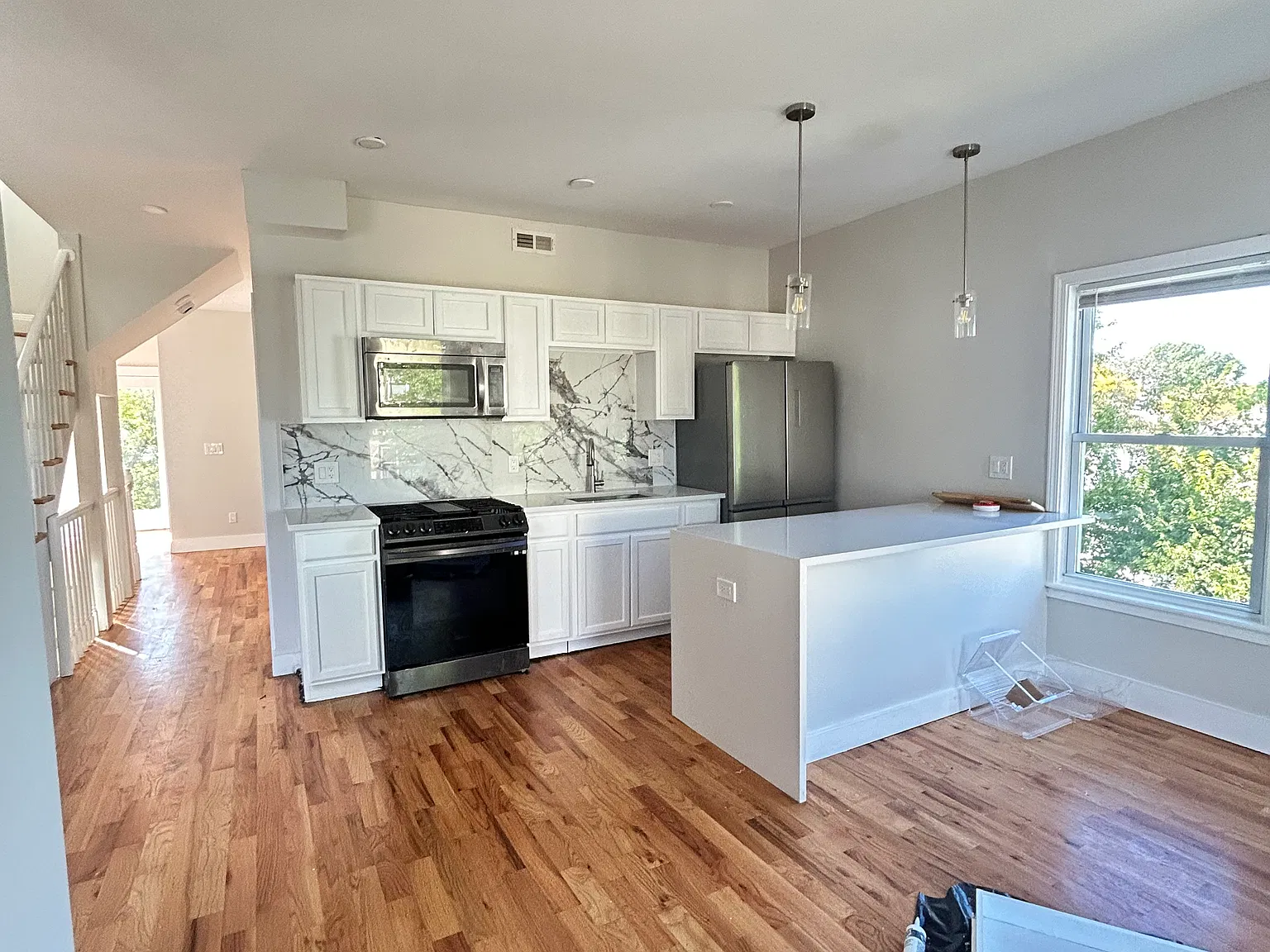 4 bed, 2100 sqft, $4,000 — Photo 2