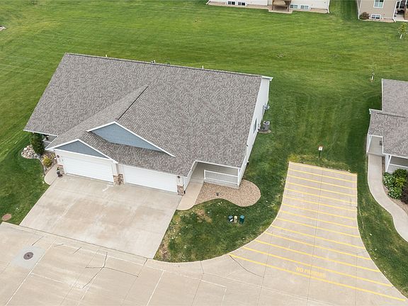 2nd image of 834 Crescent View Dr NE