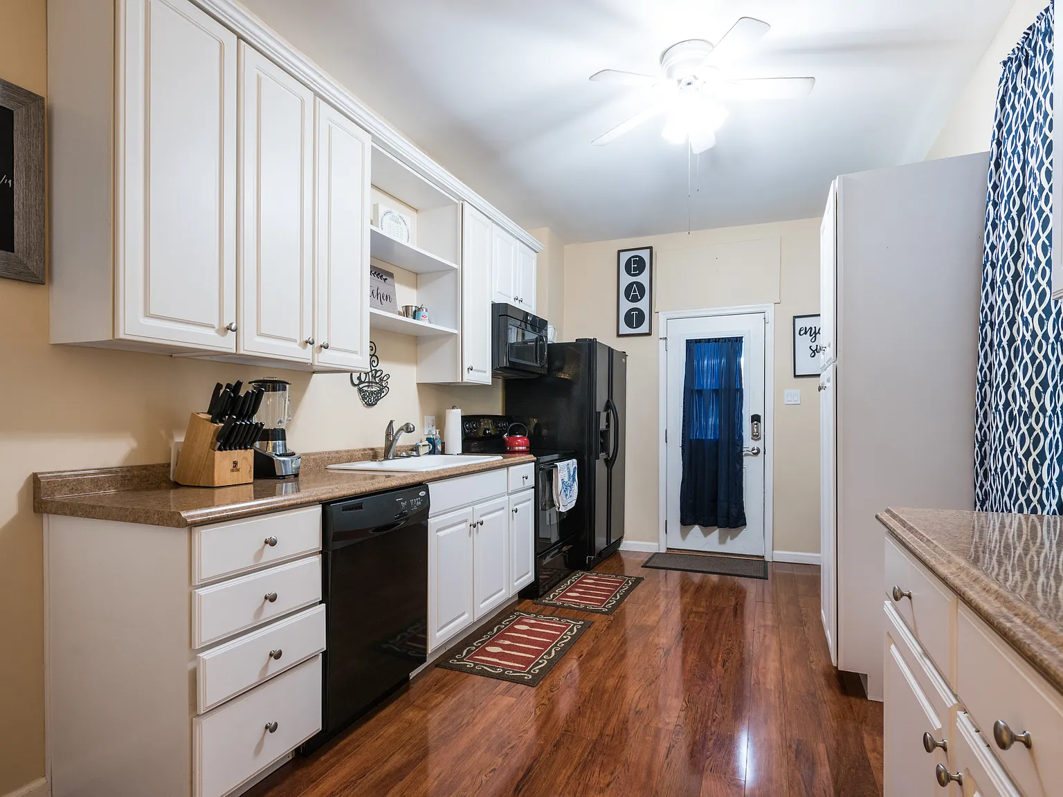 3 bed, 1490 sqft, $3,375 — Photo 3