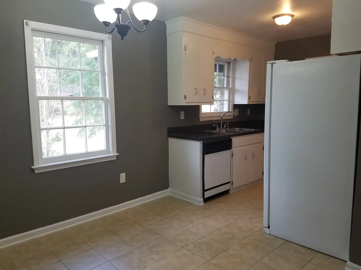 3 bed, 1100 sqft, $1,950 — Photo 4