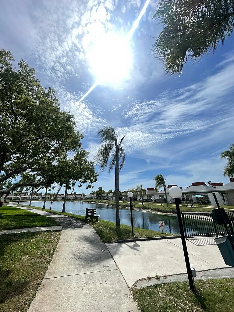 2 bed, 768 sqft, $2,000 — Photo 4