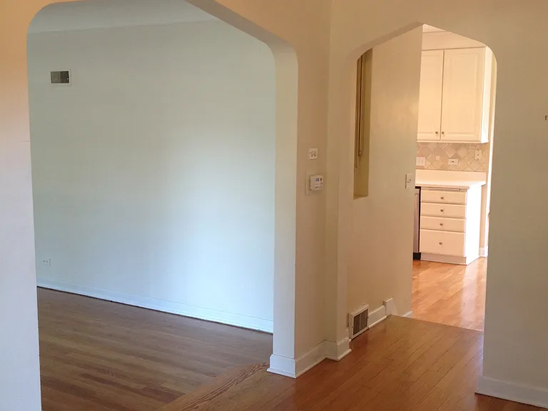 425 W North St — Photo 5