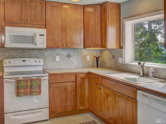 4th image of 3631 McCall Blvd W