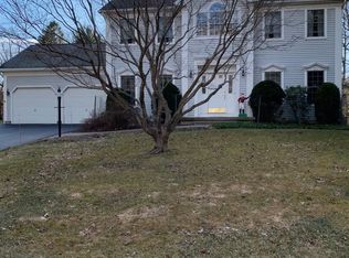 2 Mayfair Dr, Slingerlands, NY 12159