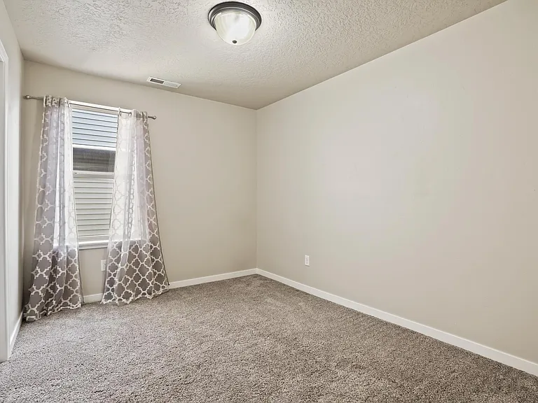 2810 E Clarene Dr — Photo 15