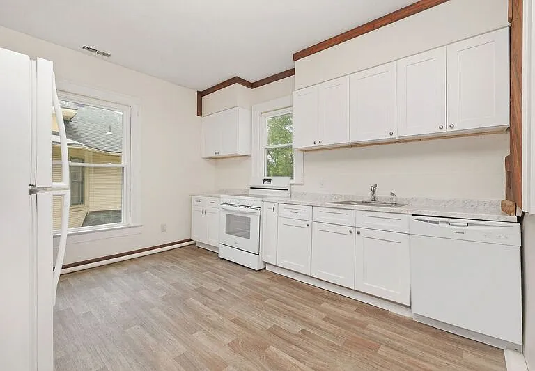 911 N Fountain Ave #1/2 — Photo 5