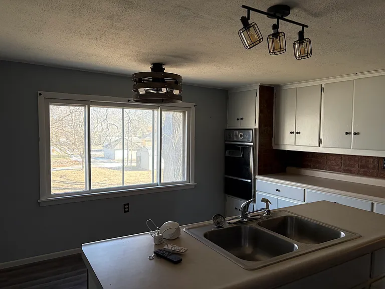 207 N Webster St #B — Photo 4