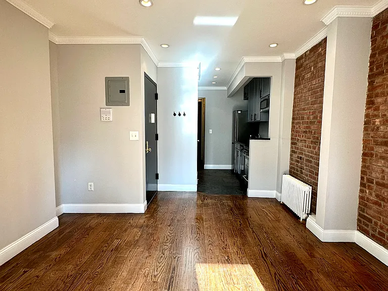 697 10th Ave #3FN — Photo 4