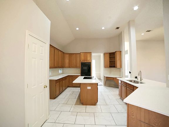 5th image of 3114 Stonehenge Dr
