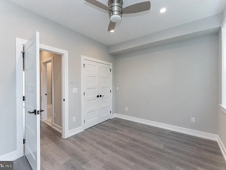 2127 N Randolph St — Photo 34