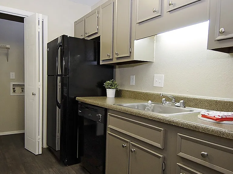 Berkeley Landing Apartments — Photo 12