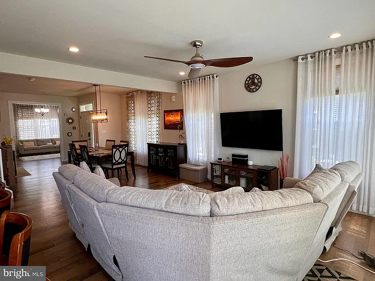 130 Ginkgo Ln — Photo 3