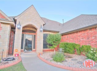 617 Summit Crest Ln, Norman, OK 73071
