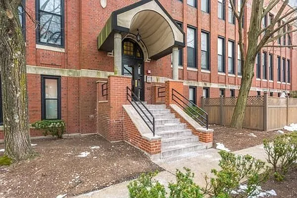 60 Gibson St #308 — Photo 3