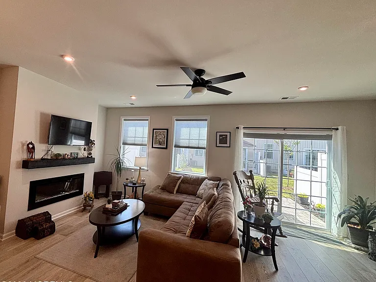 12 Coburgh Dr — Photo 9