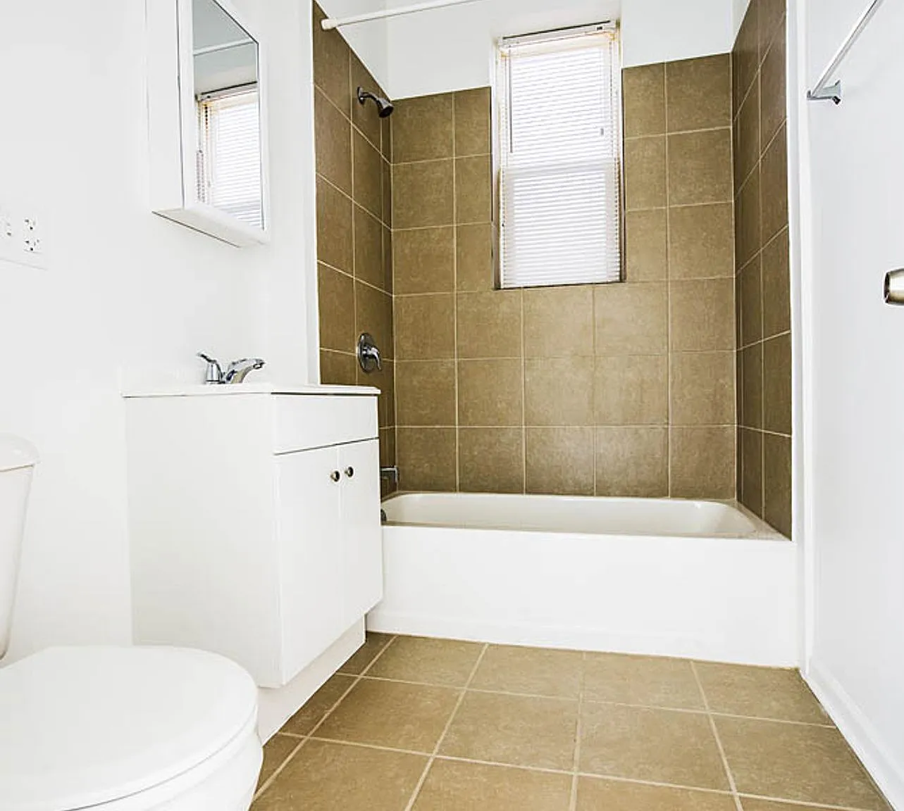 3560 W Cermak — Photo 2