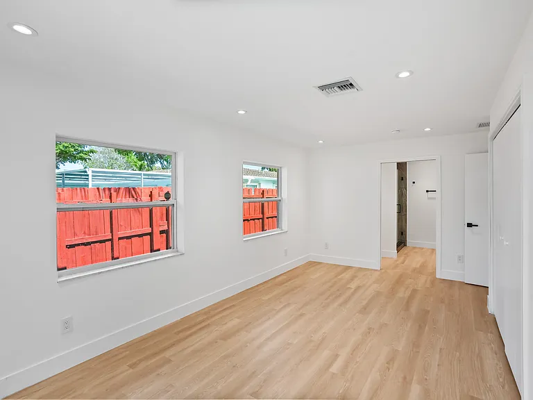 1404 NE 2nd St — Photo 19