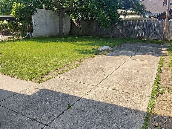 3rd image of 19841 Monterey Ave