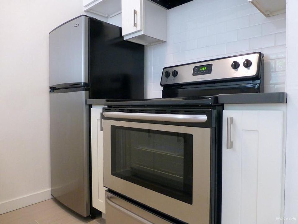 1st image of 2920 Polk St APT 2