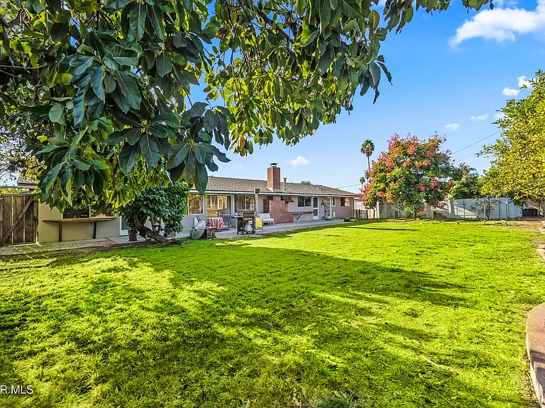 1217 Coventry Dr — Photo 32